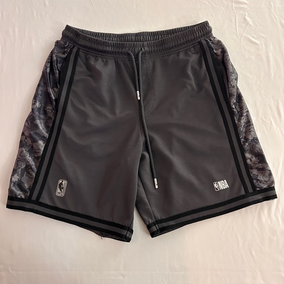 NBA Men's Charcoal Athletic Shorts size m - Picture 1 of 4